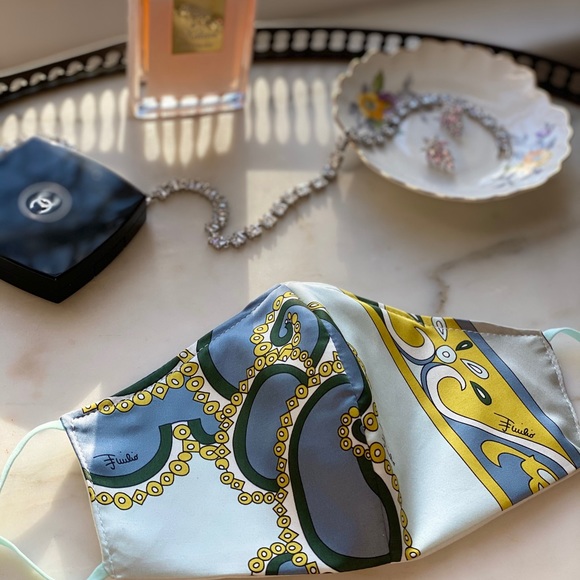 Luxury Face Mask Made From Authentic Emilio Pucci - Picture 4 of 7